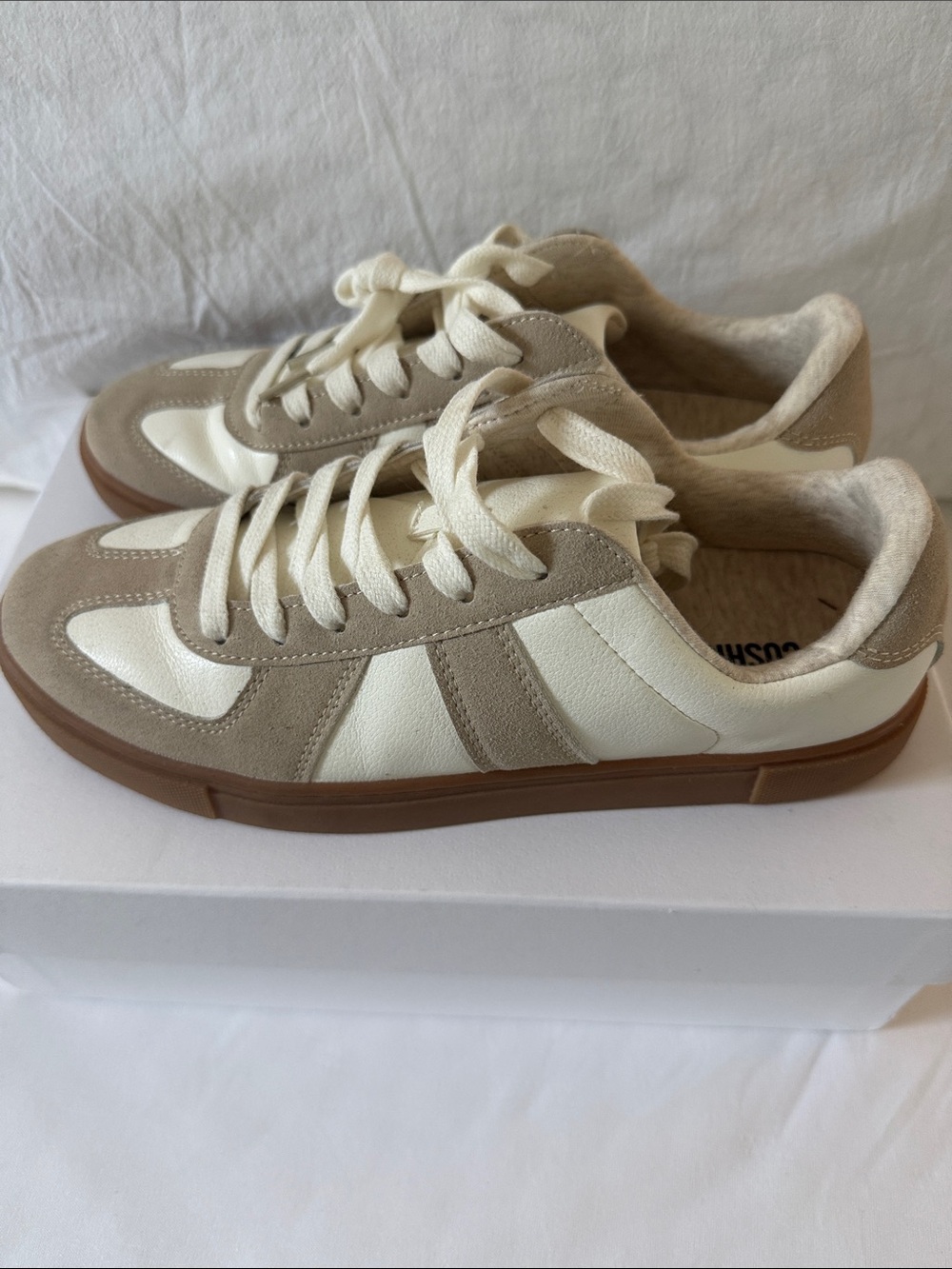 Women’s Neutral Cream & Tan Low-Top Sneakers